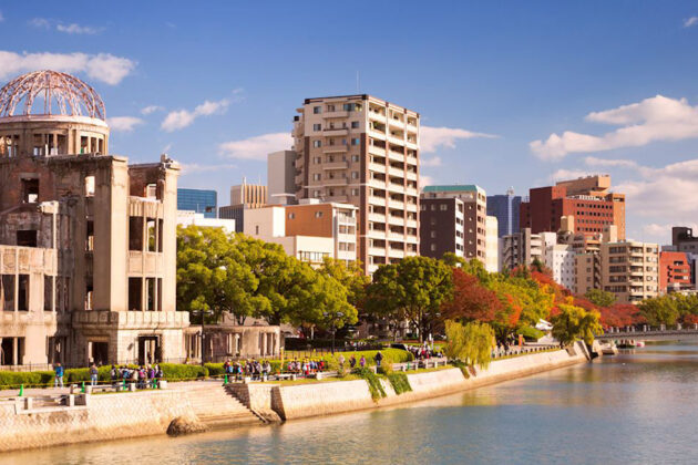 Hiroshima i Japan, när hösten är i antågande.