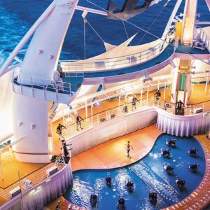 Aquatheater ombord på Royal Caribbeans fartyg Symphony of the Seas.