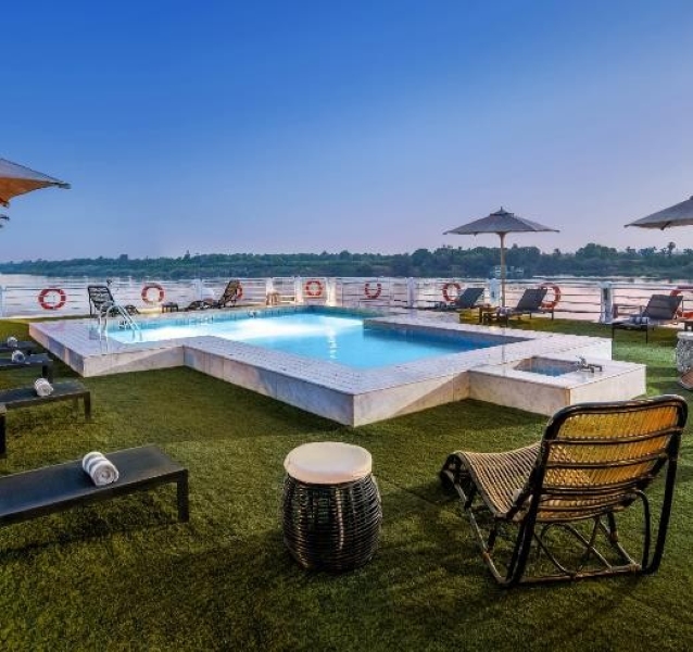 Pooldäcket på Mövenpick ms Sunray