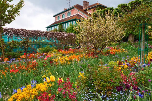 Konstnären Monets gamla hem och trädgård i Giverny, Frankrike.