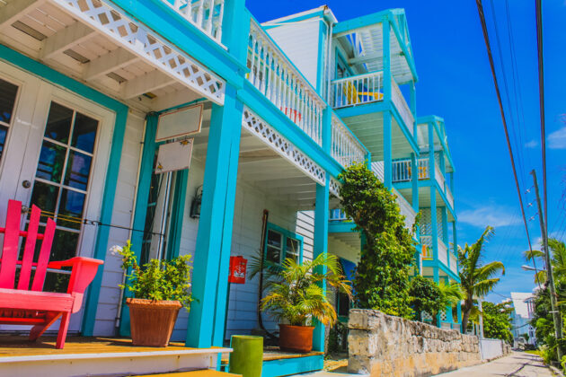 Färgglad arkitektur i Hope Town på Bahamas.