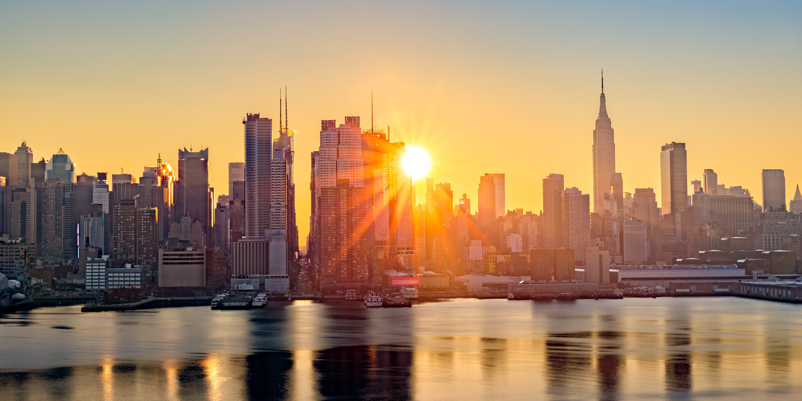 Soluppgång på Manhattan i New York.