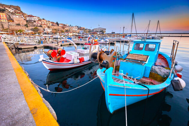 Fiskebåtar i Kavala, Grekland.