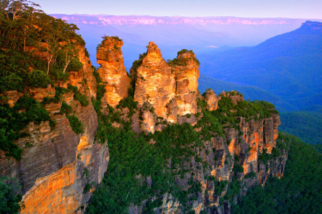 Blue Mountains i Australien, i vacker solnedgång.