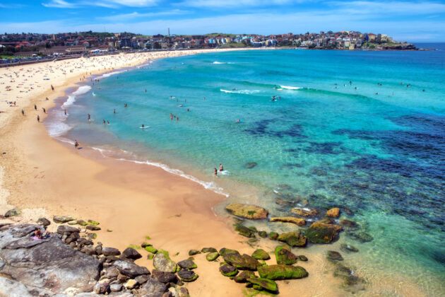 Populära Bondi Beach i Sydney, Australien.