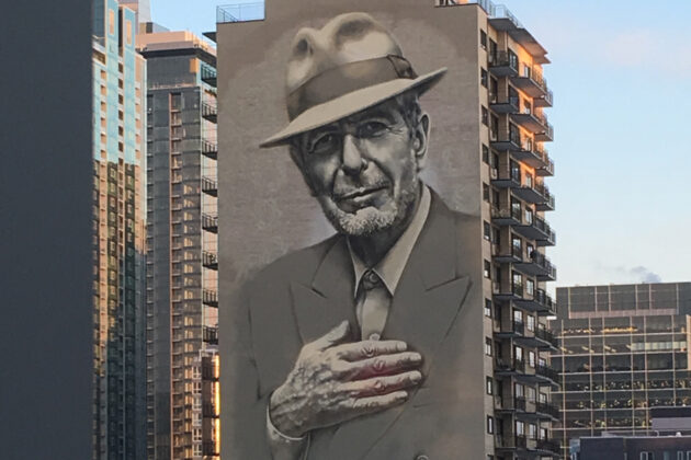En målning av Leonard Cohen på en husvägg i Montreal