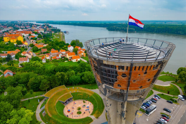 Staden Vukovar vid Donau, i Kroatien.